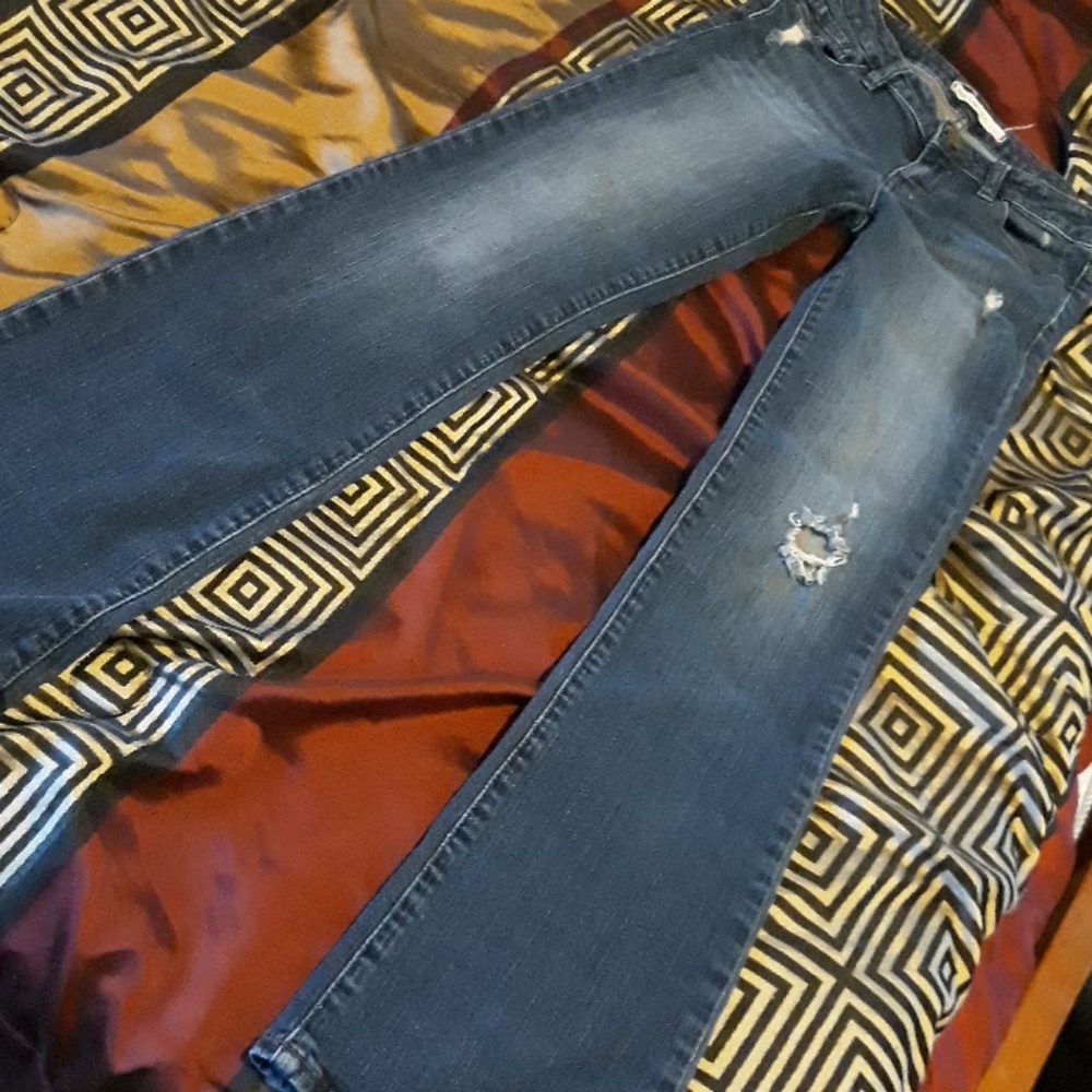 Pants boot cut. bull head black.